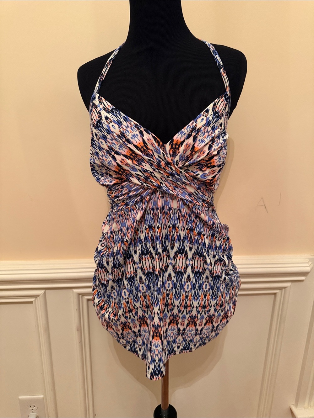 Liz Lange Maternity White and Navy Swim Tank Size Medium